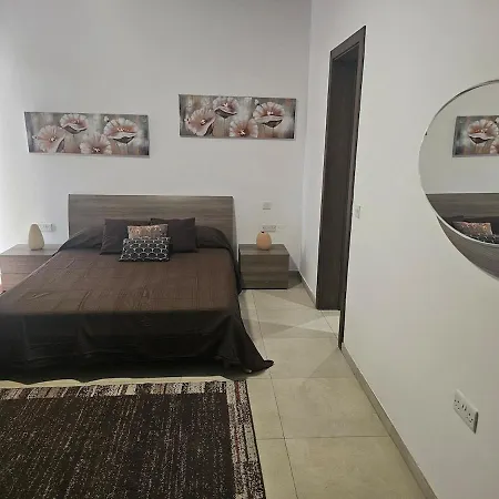 3 Bedroom Flat At Mosta شقة