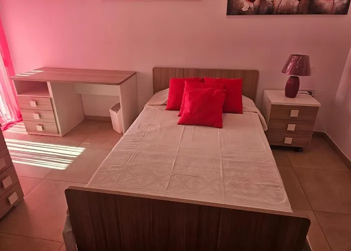 Апартаменты 3 Bedroom Flat At Mosta