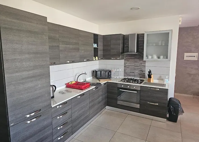 3 Bedroom Flat At Mosta *