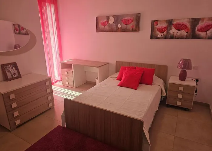 Апартаменты 3 Bedroom Flat At Mosta *