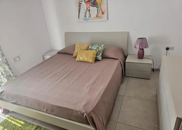 Апартаменты 3 Bedroom Flat At Mosta