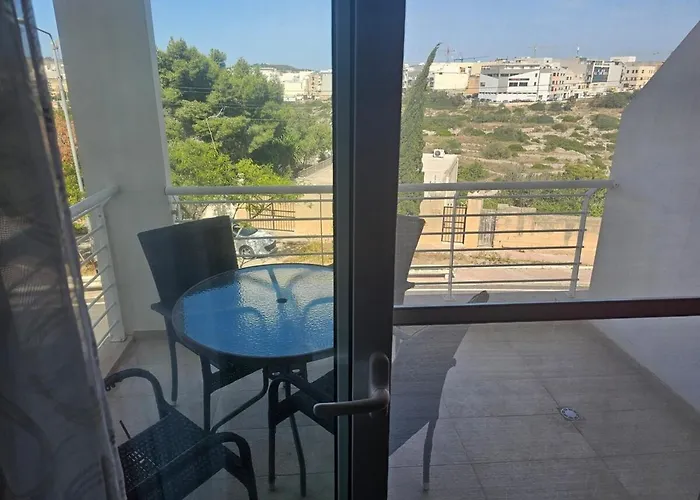 Апартаменты 3 Bedroom Flat At Mosta *